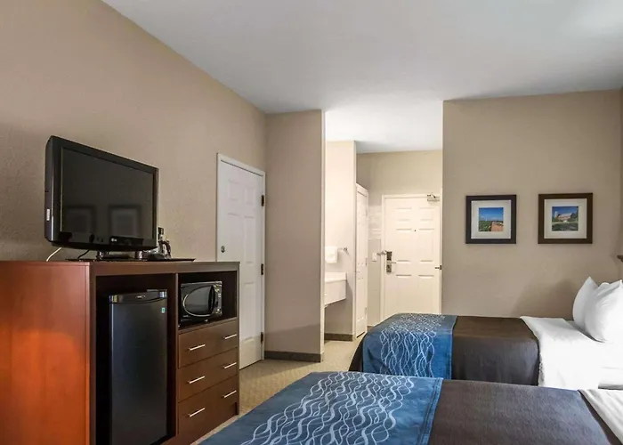 Quality Inn & Suites Dixon Near I-88